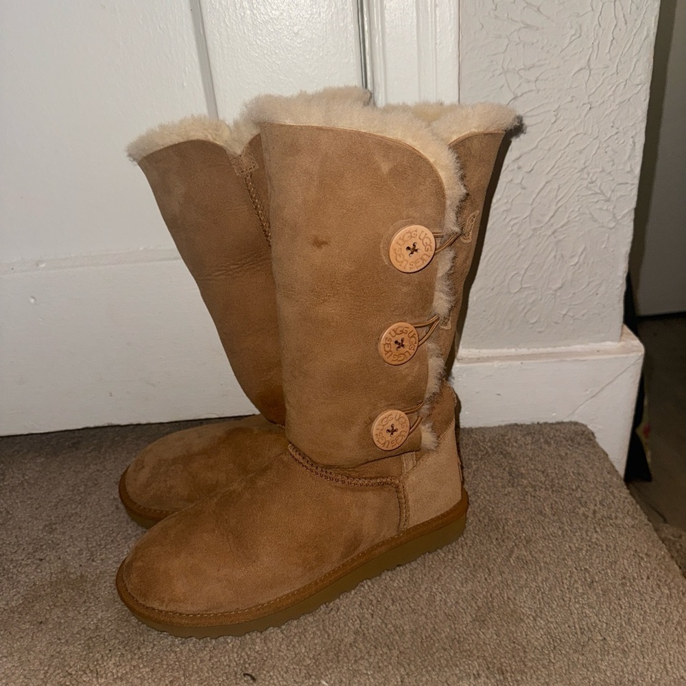 bailey button ugg boots 1/2 wears (no box)